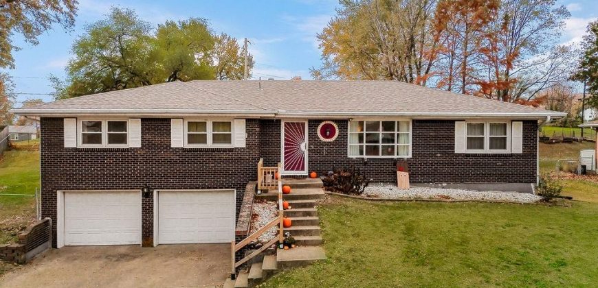 Homes for Sale in Gladstone, MO 64118 | 1303 NE 77th Street