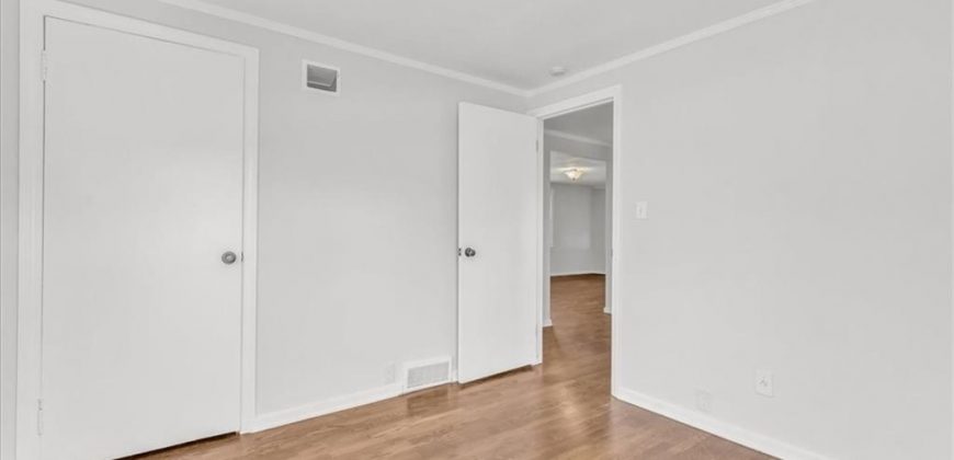 Homes for Sale in Claycomo, MO 64119 | 205 E Longfellow Street