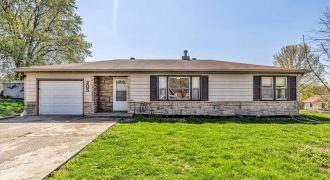 Homes for Sale in Claycomo, MO 64119 | 205 E Longfellow Street