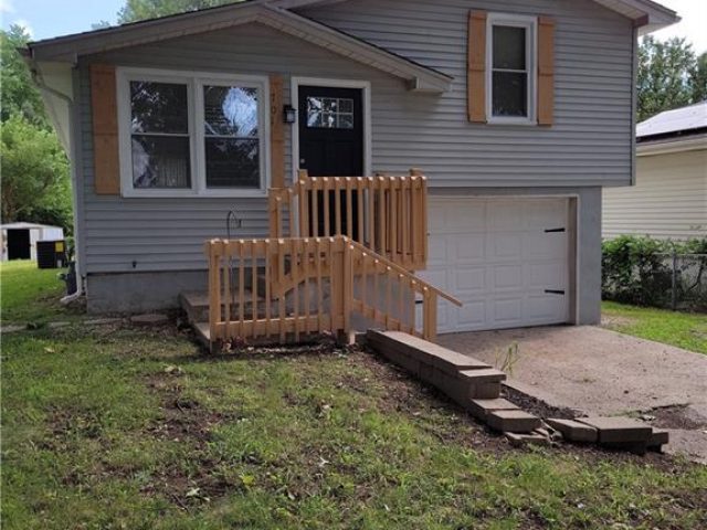 Homes for Sale in Kansas City, MO 65155 | 701 NW 88TH Terrace