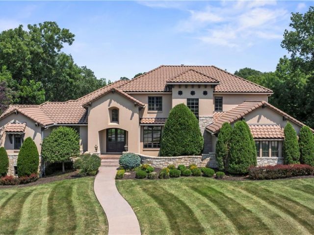 Homes for Sale in Kansas City, MO 64116 | 4501 N Hickory Lane