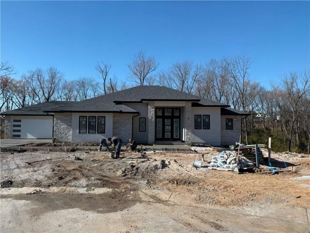 Homes for Sale in Parkville, MO 64152 | 7260 NW Pampas Lane