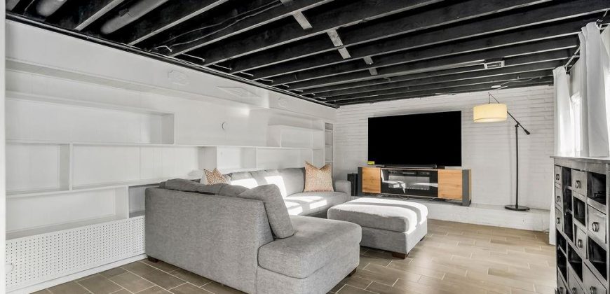 Homes for Sale in Lake Waukomis, MO 64151 | 387 NW North Shore Drive