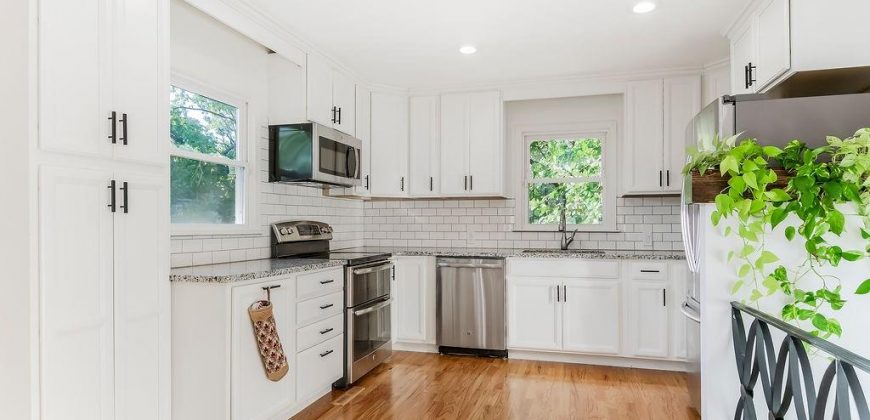 Homes for Sale in Lake Waukomis, MO 64151 | 387 NW North Shore Drive