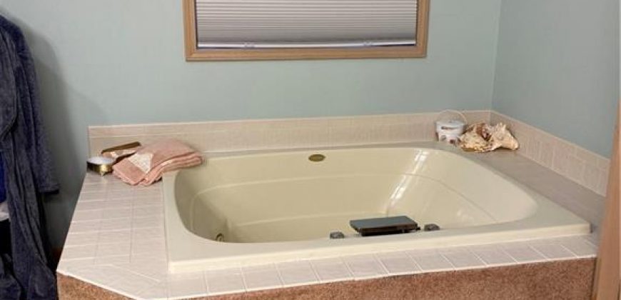 Homes for Sale in Gladstone, MO 64119 | 3105 NE 70 Street