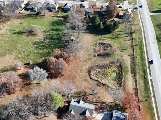 Homes for Sale in Kearney, MO 64060 | 1811  Paddock Drive