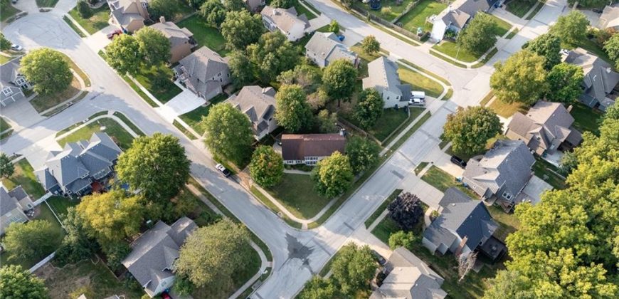 Homes for Sale in Liberty, MO 64068 | 1327  Easton Court