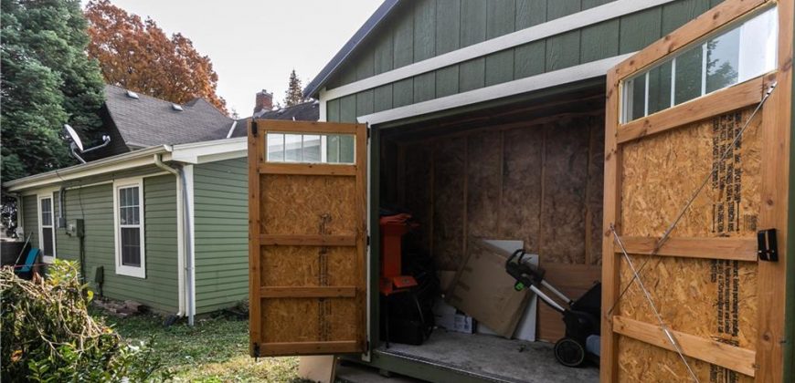 Homes for Sale in Liberty, MO 64068 | 402 N Leonard Street