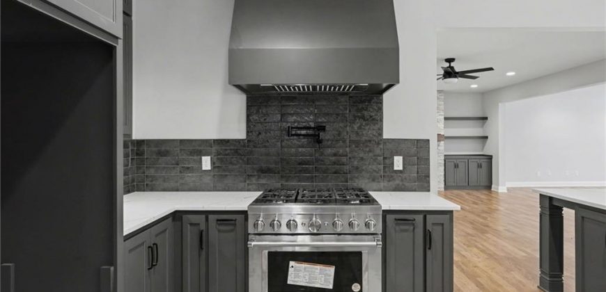 Homes for Sale in Parkville, MO 64152 | 11105 NW 77th Terrace