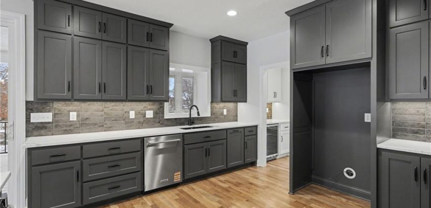 Homes for Sale in Parkville, MO 64152 | 11105 NW 77th Terrace