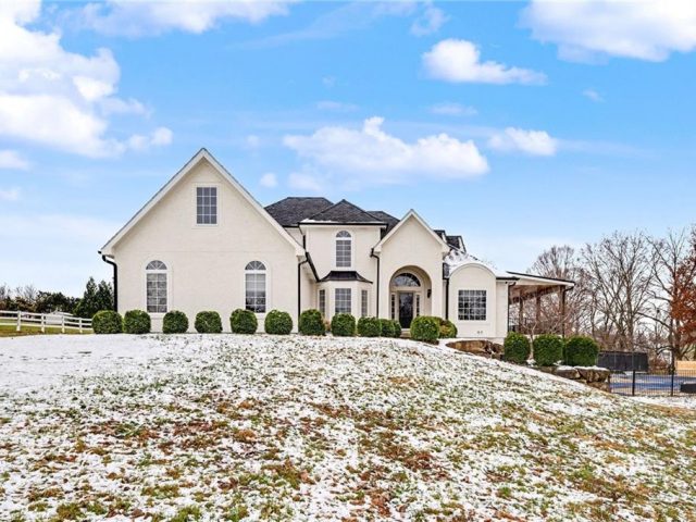 Homes for Sale in Parkville, MO 64152 | 11105 NW 77th Terrace