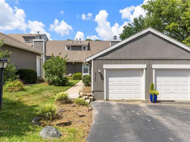 Homes for Sale in Kansas City, MO 64151 | 5743 N London Avenue