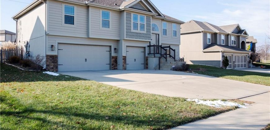 Homes for Sale in Kansas City, MO 64157 | 11208 N Manchester Avenue