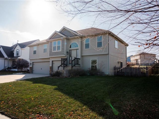 Homes for Sale in Kansas City, MO 64157 | 11208 N Manchester Avenue