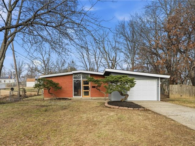 Homes for Sale in Kansas City, MO 64118 | 1204 NE 67th Street
