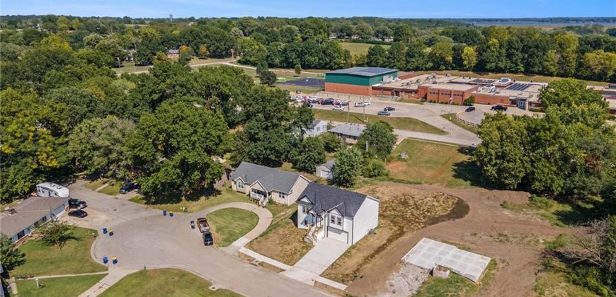 Homes for Sale in Smithville, MO 64089 | 523  Hawthorne Street