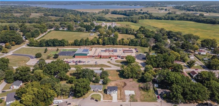 Homes for Sale in Smithville, MO 64089 | 523  Hawthorne Street