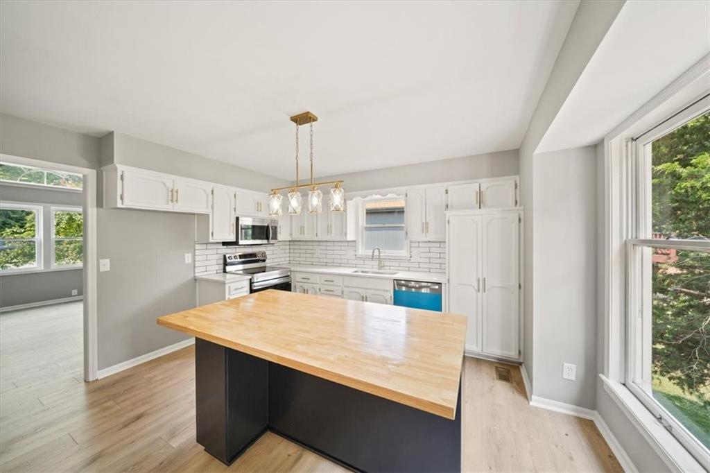 Homes for Sale in Gladstone, MO 64119 | 7109 N Indiana Street