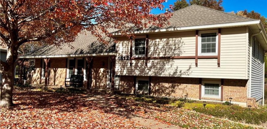 Homes for Sale in Gladstone, MO 64118 | 1612 NE Rosewood Drive