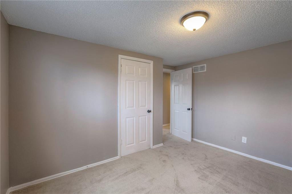 Homes for Sale in Kansas City, MO 64116 | 230 NE Evansdale Road