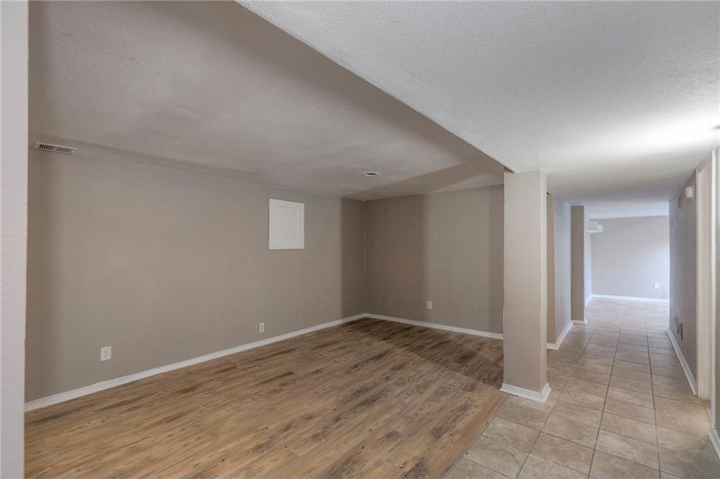 Homes for Sale in Kansas City, MO 64116 | 230 NE Evansdale Road