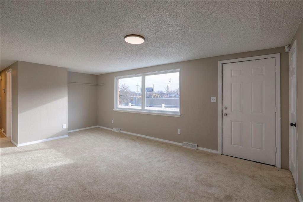 Homes for Sale in Kansas City, MO 64116 | 230 NE Evansdale Road