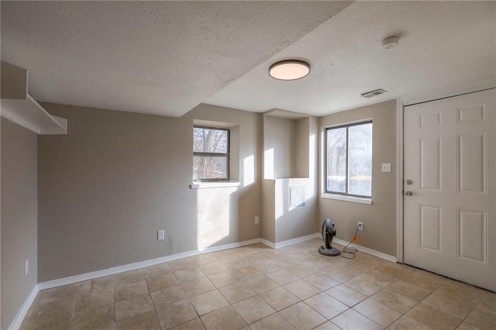 Homes for Sale in Kansas City, MO 64116 | 230 NE Evansdale Road