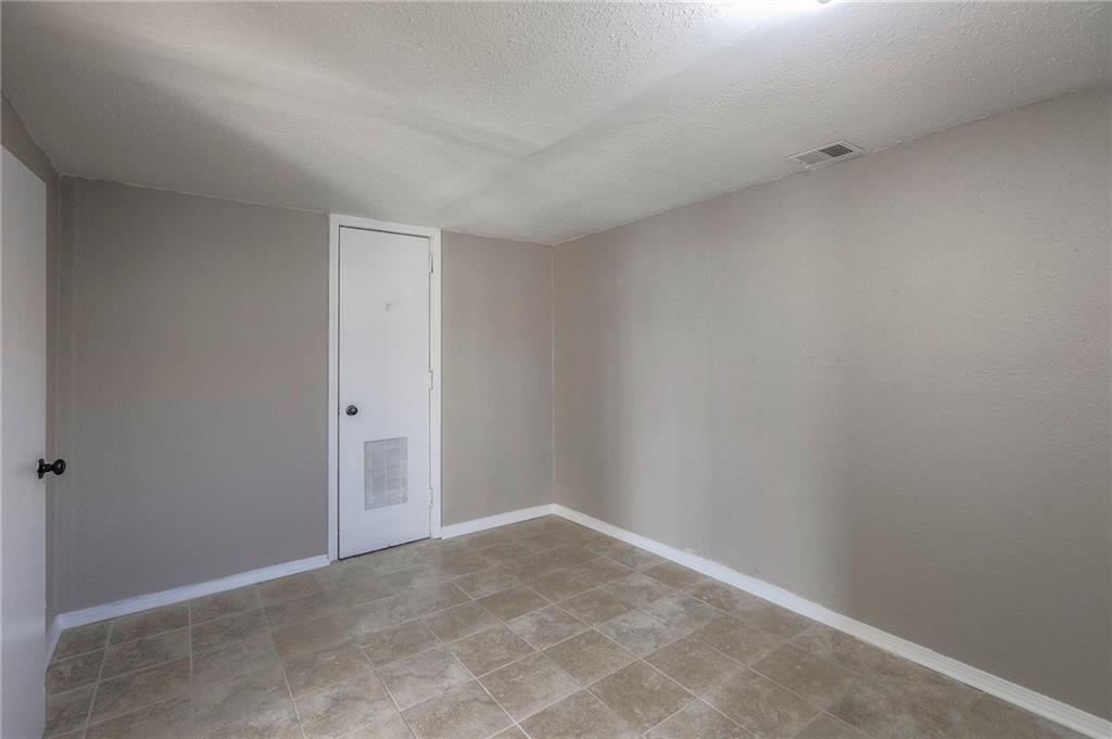 Homes for Sale in Kansas City, MO 64116 | 230 NE Evansdale Road