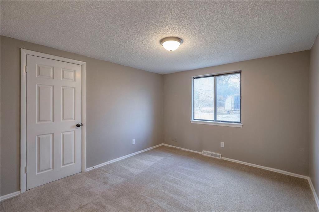 Homes for Sale in Kansas City, MO 64116 | 230 NE Evansdale Road