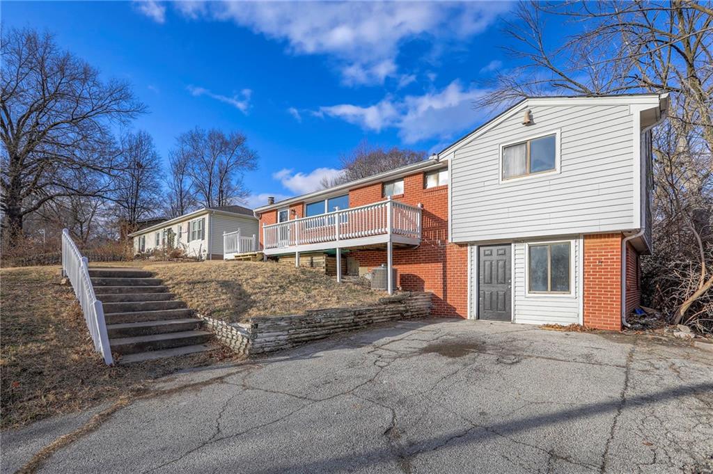 Homes for Sale in Kansas City, MO 64116 | 230 NE Evansdale Road