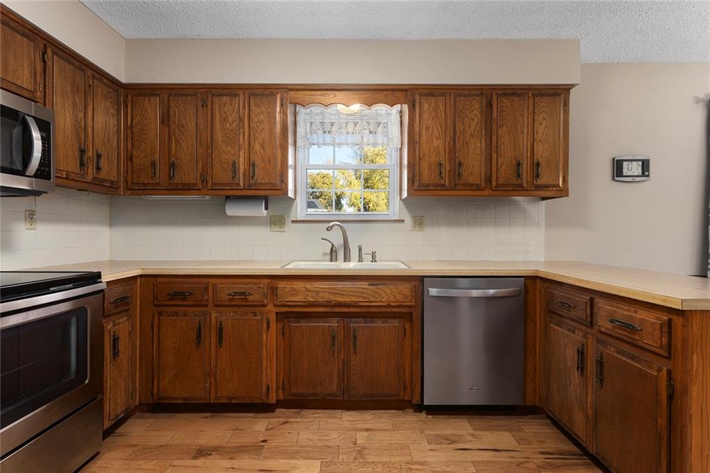 Homes for Sale in Liberty, MO 64068 | 2120  Pin Oak Drive