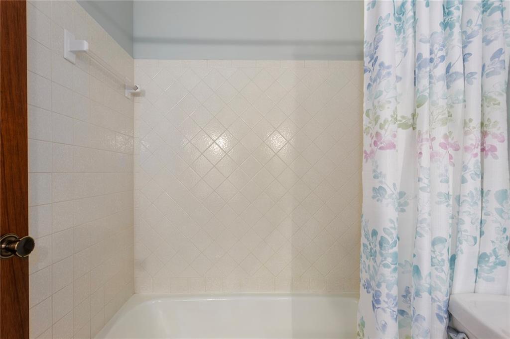 Homes for Sale in Liberty, MO 64068 | 2120  Pin Oak Drive