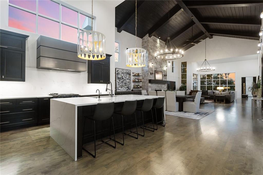 Homes for Sale in Parkville, MO 64152 | 6949  Watson’s Country Lane