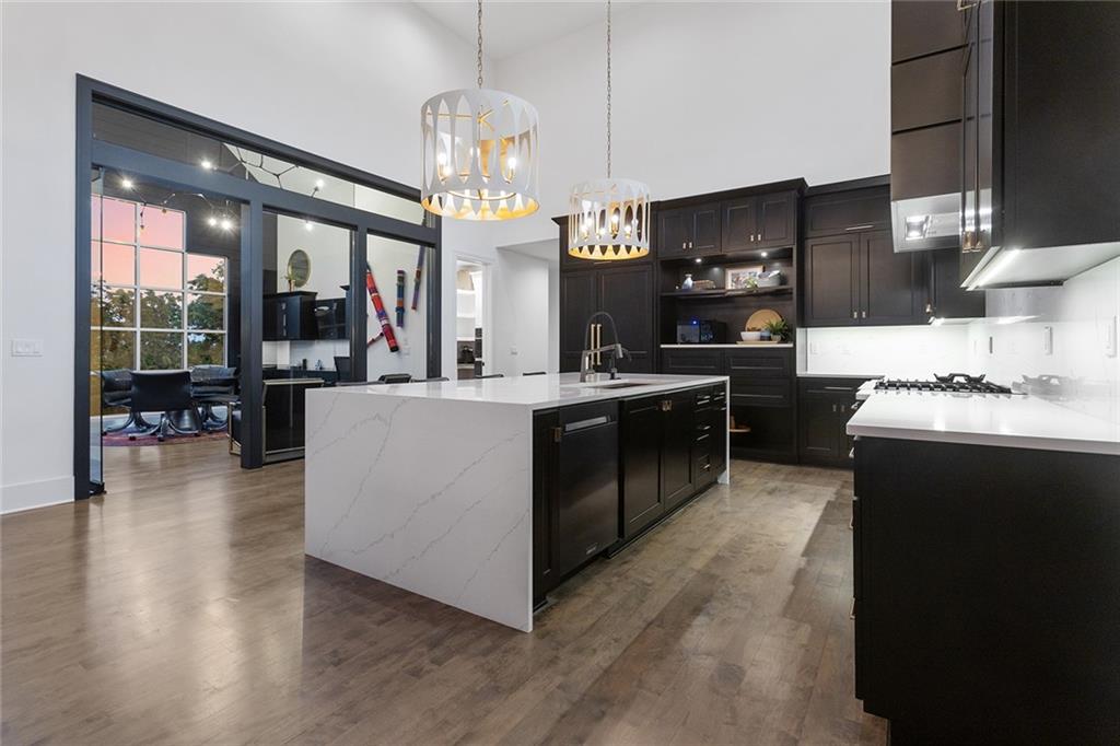 Homes for Sale in Parkville, MO 64152 | 6949  Watson’s Country Lane