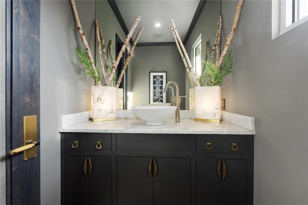 Homes for Sale in Parkville, MO 64152 | 6949  Watson’s Country Lane