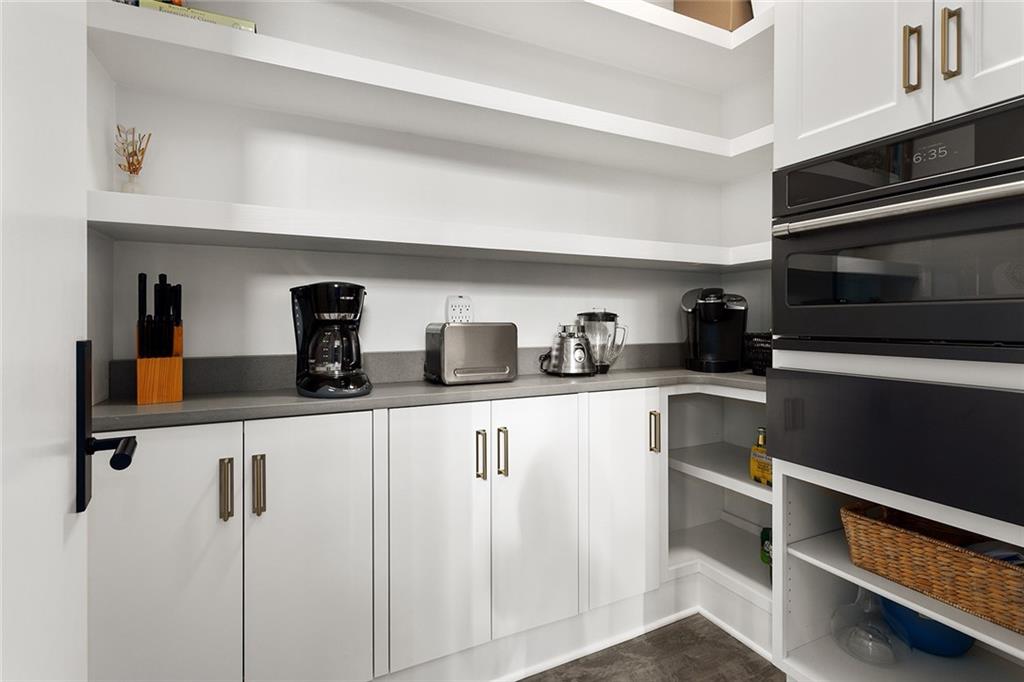 Homes for Sale in Parkville, MO 64152 | 6949  Watson’s Country Lane