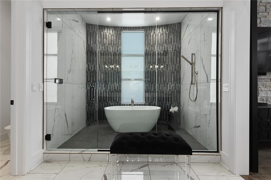 Homes for Sale in Parkville, MO 64152 | 6949  Watson’s Country Lane