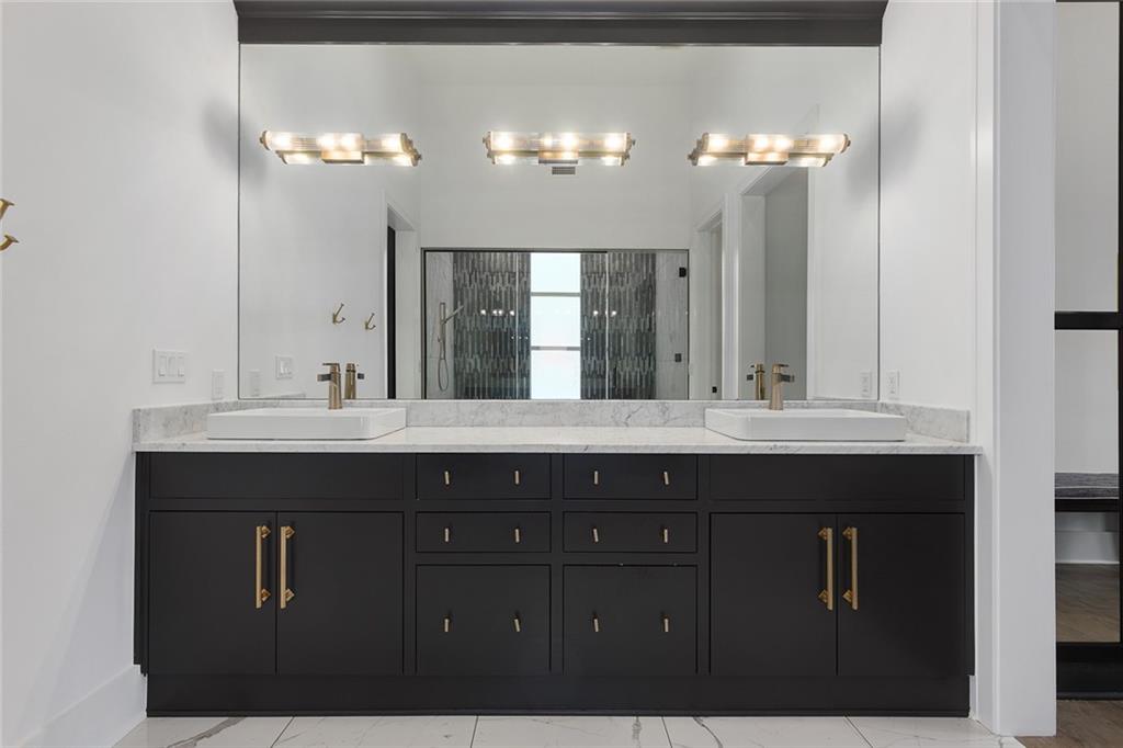 Homes for Sale in Parkville, MO 64152 | 6949  Watson’s Country Lane