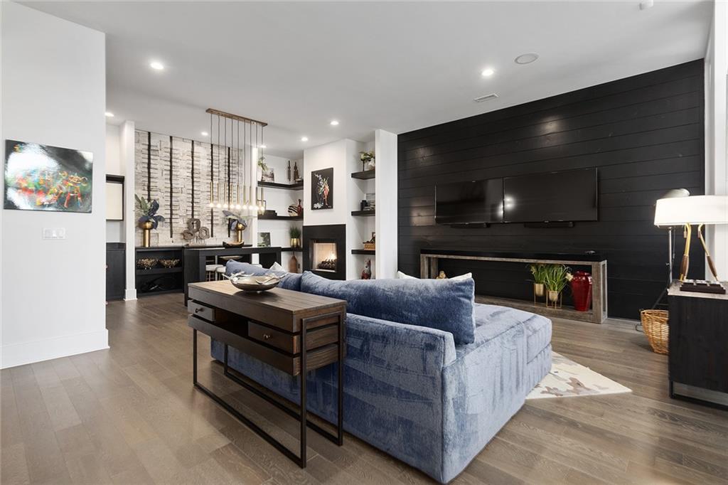 Homes for Sale in Parkville, MO 64152 | 6949  Watson’s Country Lane