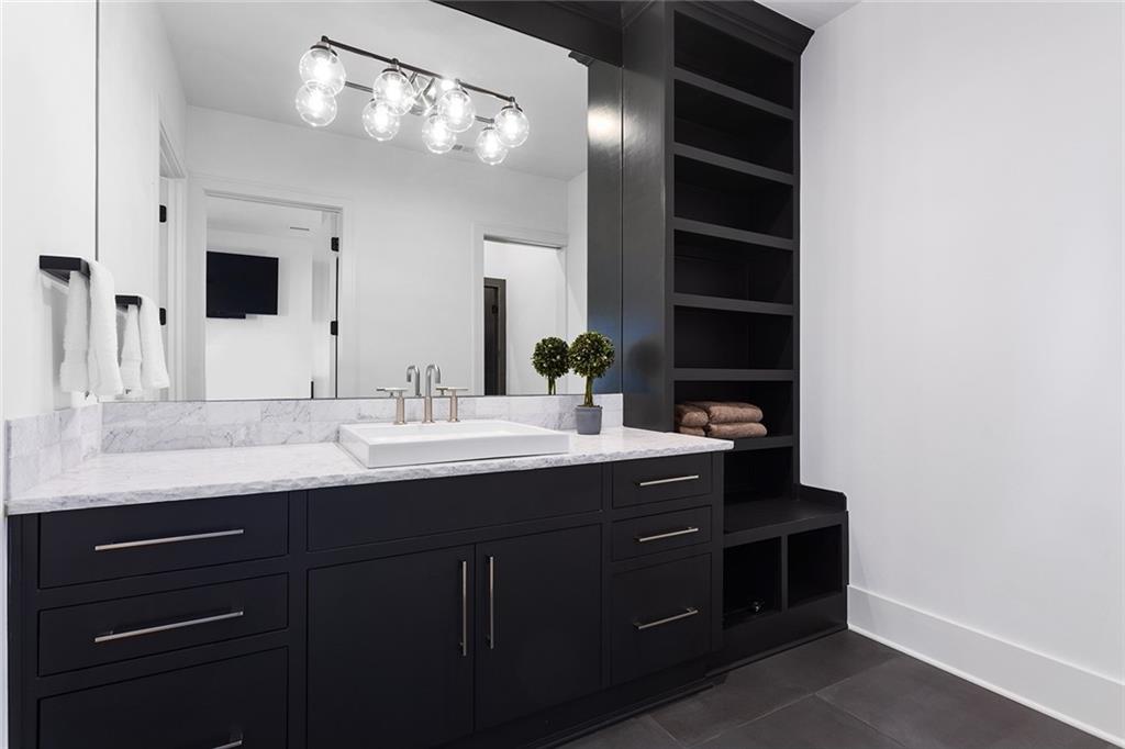 Homes for Sale in Parkville, MO 64152 | 6949  Watson’s Country Lane