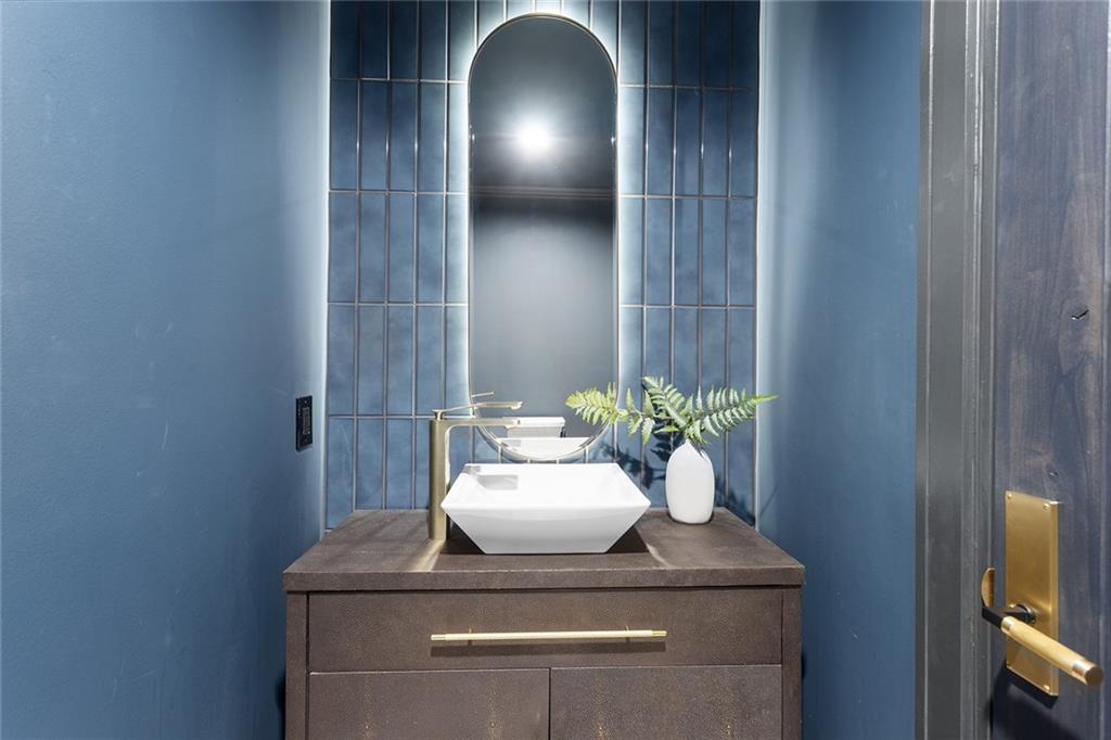 Homes for Sale in Parkville, MO 64152 | 6949  Watson’s Country Lane