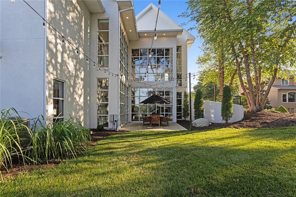 Homes for Sale in Parkville, MO 64152 | 6949  Watson’s Country Lane