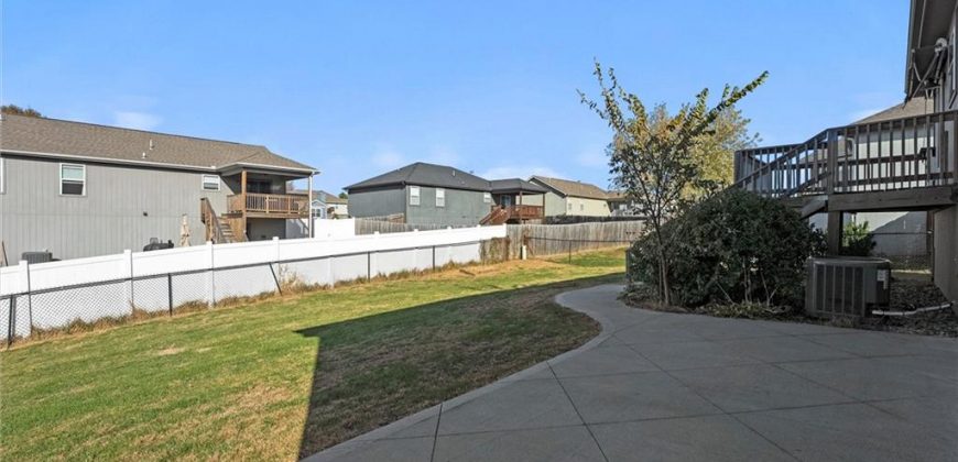 Homes for Sale in Smithville, MO 64089 | 1006  Buttercup Street