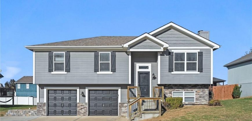 Homes for Sale in Smithville, MO 64089 | 1006  Buttercup Street