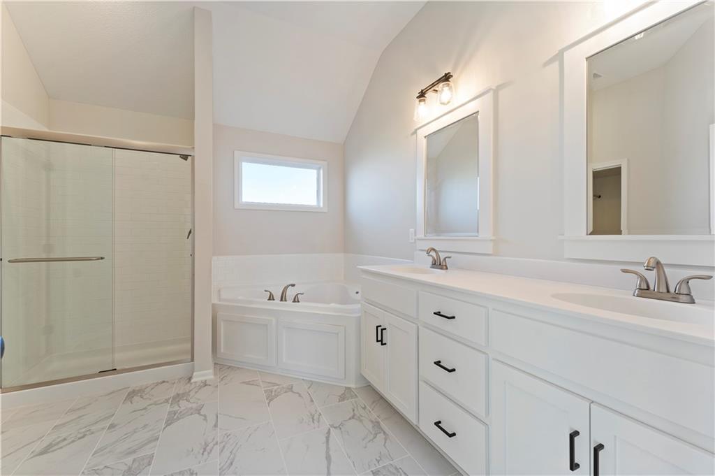 Homes for Sale in Kansas City, MO 64156 | 11803 N Bellaire Avenue