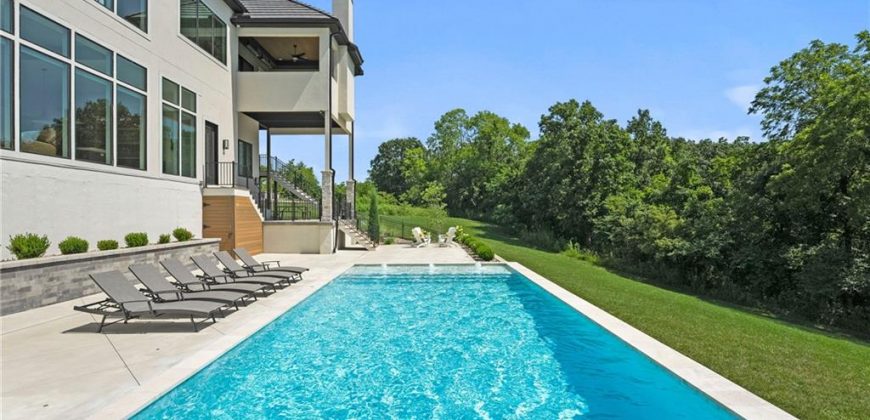 Homes for Sale in Parkville, MO 64152 | 7390 N National Drive