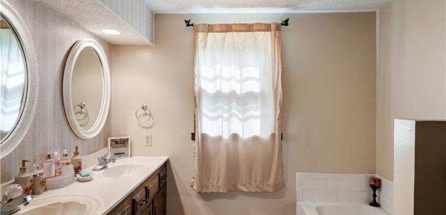 Homes for Sale in Parkville, MO 64152 | 10315 NW Mirror Lake Drive