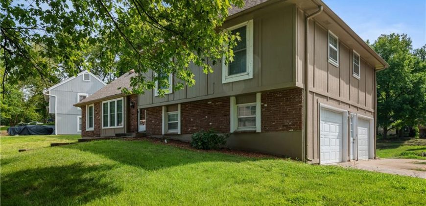 Homes for Sale in Parkville, MO 64152 | 10315 NW Mirror Lake Drive