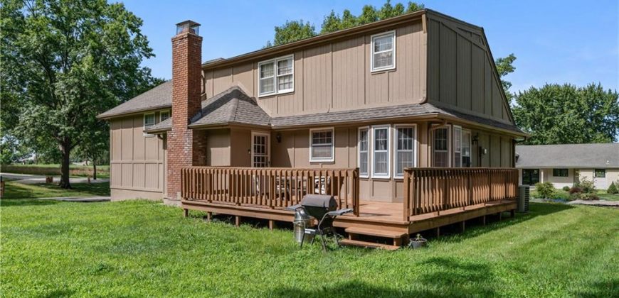 Homes for Sale in Parkville, MO 64152 | 10315 NW Mirror Lake Drive