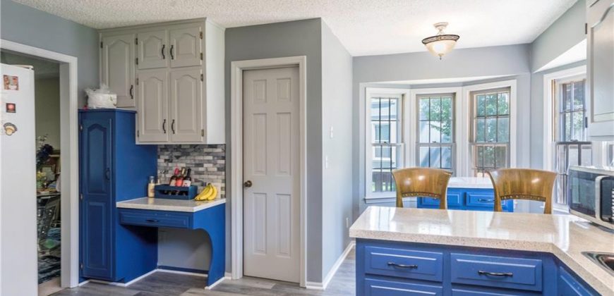 Homes for Sale in Parkville, MO 64152 | 10315 NW Mirror Lake Drive